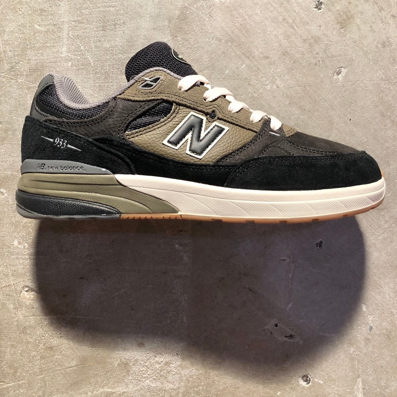 New Balance Numeric – Andrew Reynolds NM933 Shoe – Black / Dark Olivine 8