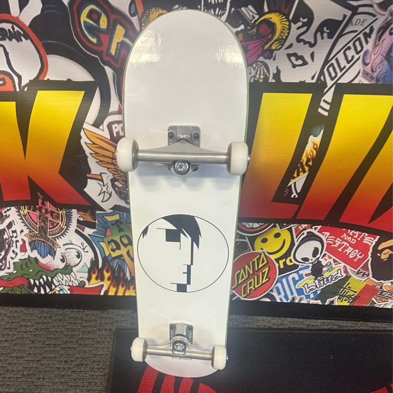 BIRDHOUSE HAWK ENTRIES WHITE 8″ Complete Skateboard